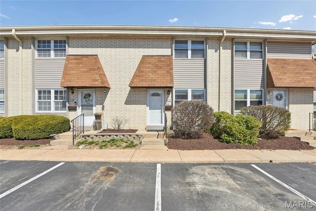 835 Lilybud Court, Ballwin, MO 63011