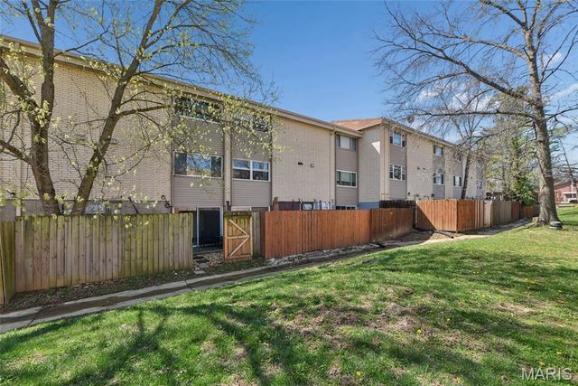 835 Lilybud Court, Ballwin, MO 63011