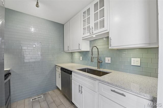 835 Lilybud Court, Ballwin, MO 63011