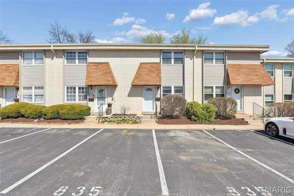 835 Lilybud Court, Ballwin, MO 63011