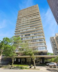 320 W Oakdale Avenue 801, Chicago, IL 60657