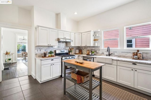 1054 54th St., Oakland, CA 94608