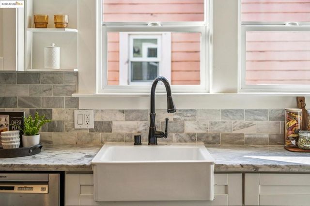 1054 54th St., Oakland, CA 94608