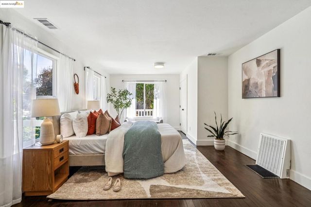 1054 54th St., Oakland, CA 94608