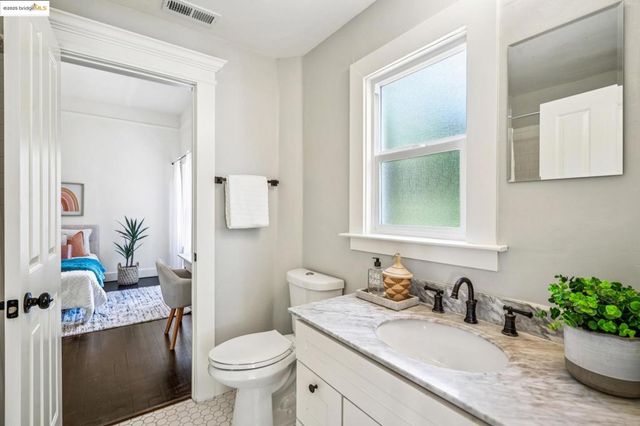 1054 54th St., Oakland, CA 94608