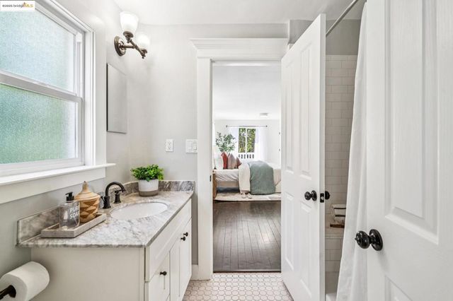 1054 54th St., Oakland, CA 94608