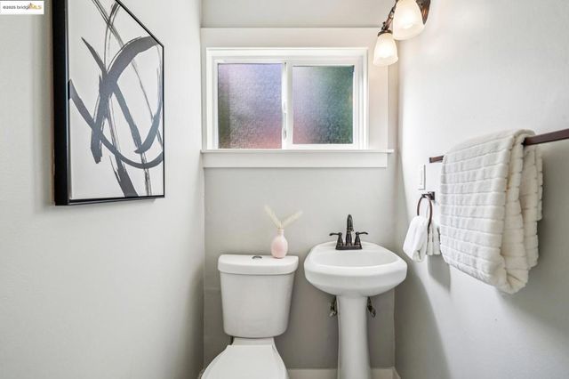 1054 54th St., Oakland, CA 94608