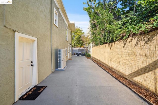 1054 54th St., Oakland, CA 94608