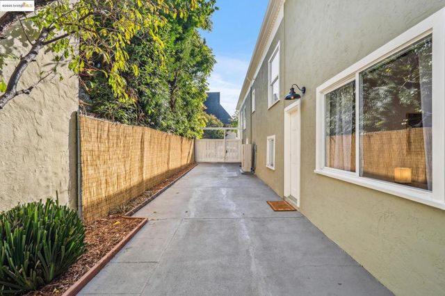 1054 54th St., Oakland, CA 94608