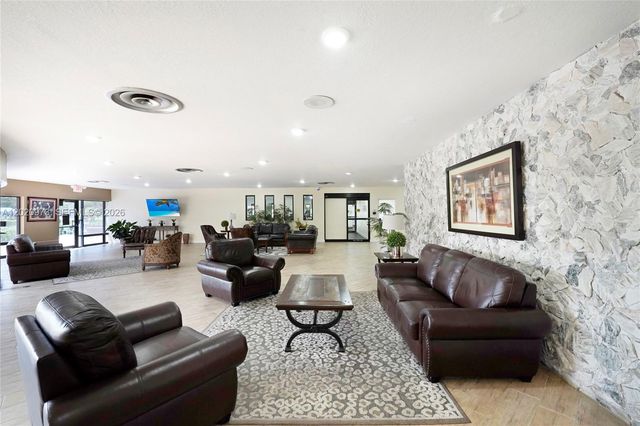 10466 Sunrise Lakes Blvd 107, Sunrise, FL 33322