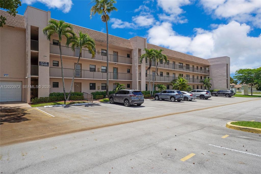 10466 Sunrise Lakes Blvd 107, Sunrise, FL 33322