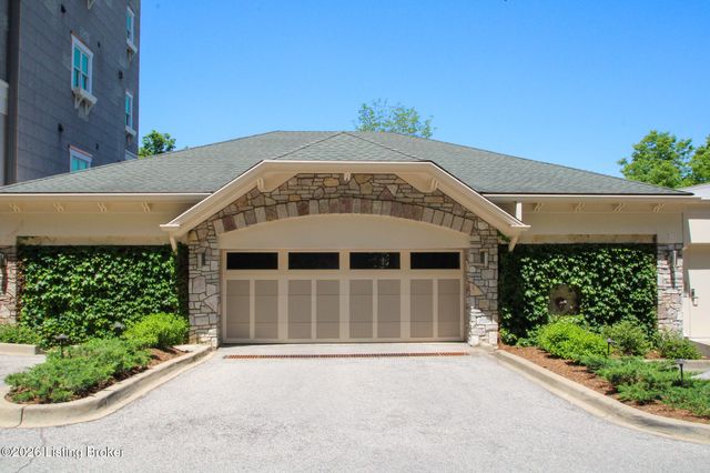 1409 Mockingbird Terrace Dr 403, Louisville, KY 40207