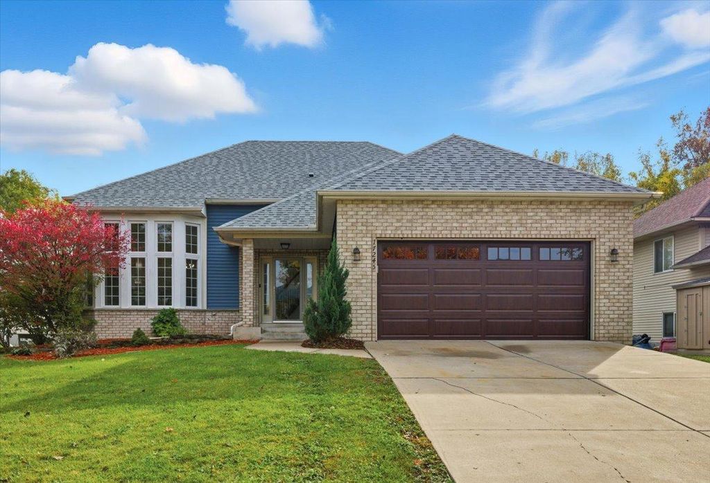 17245 33rd Avenue N, Plymouth, MN 55447