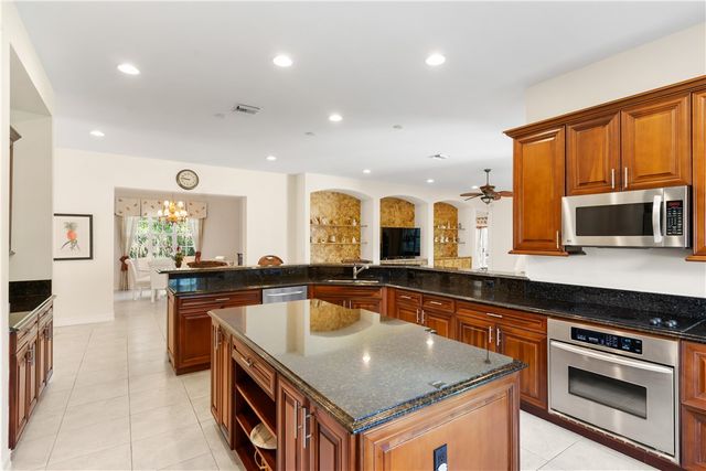 2802 Saint Barts Square, Vero Beach, FL 32967