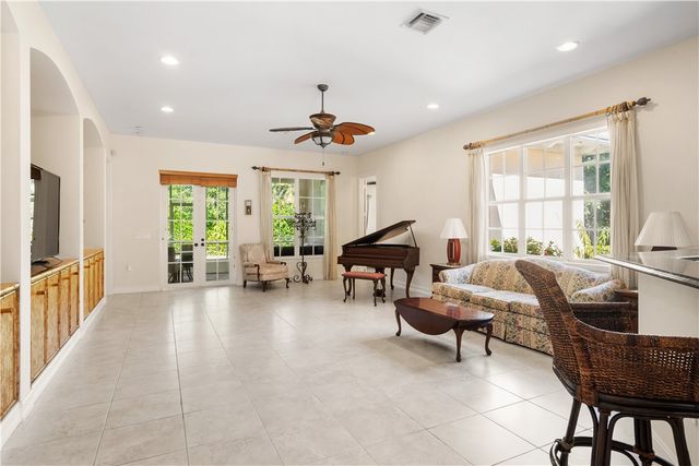 2802 Saint Barts Square, Vero Beach, FL 32967