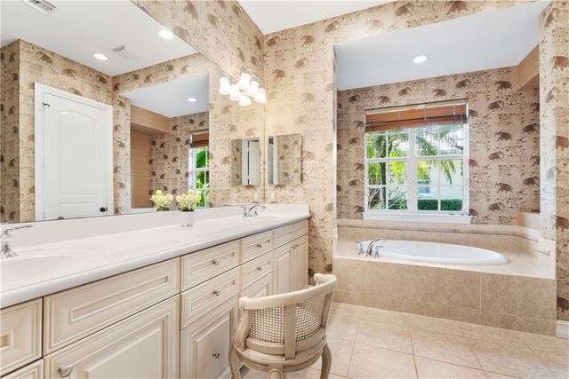 2802 Saint Barts Square, Vero Beach, FL 32967
