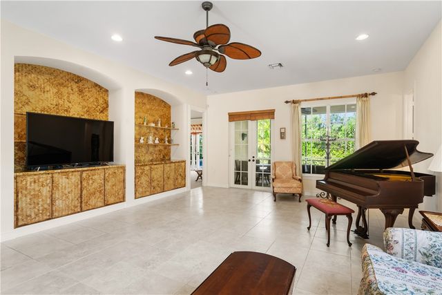 2802 Saint Barts Square, Vero Beach, FL 32967