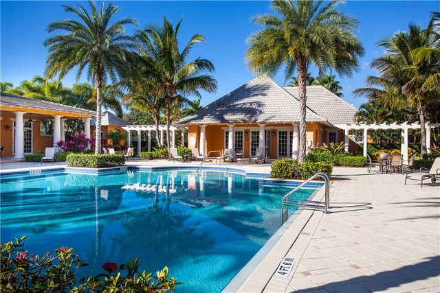 2802 Saint Barts Square, Vero Beach, FL 32967