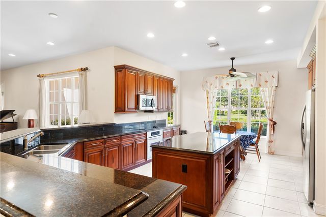 2802 Saint Barts Square, Vero Beach, FL 32967