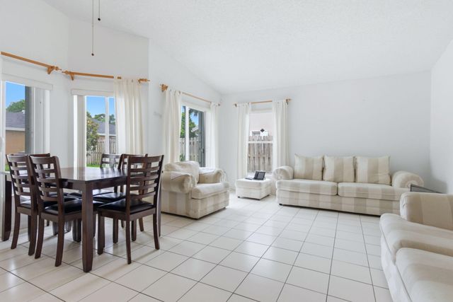 3800 NW 10th Street, Delray Beach, FL 33445