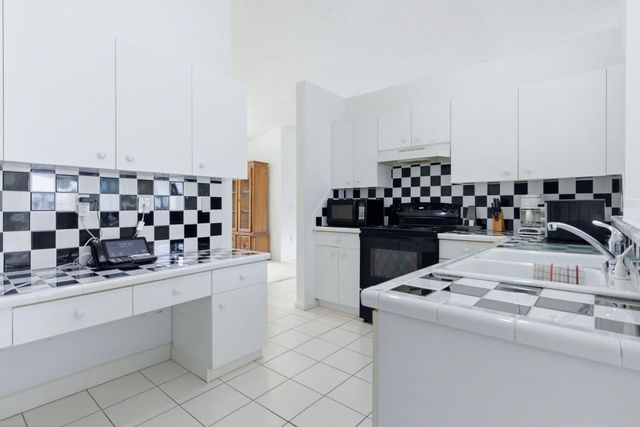 3800 NW 10th Street, Delray Beach, FL 33445