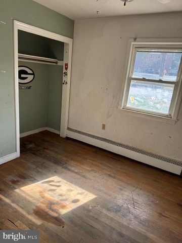 10818 1ST ST, Fairfax, VA 22030