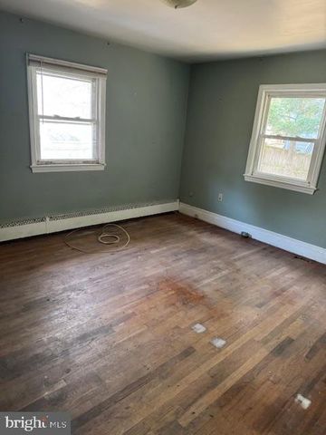 10818 1ST ST, Fairfax, VA 22030