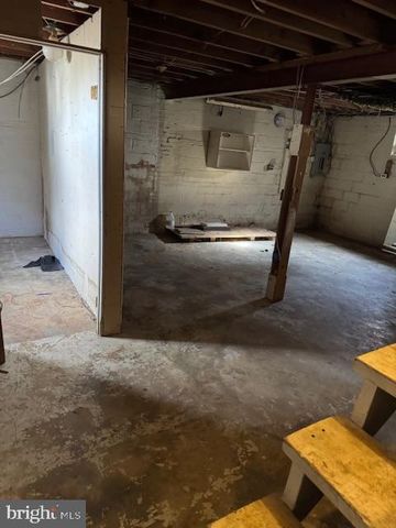 10818 1ST ST, Fairfax, VA 22030