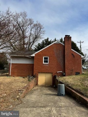 10818 1ST ST, Fairfax, VA 22030