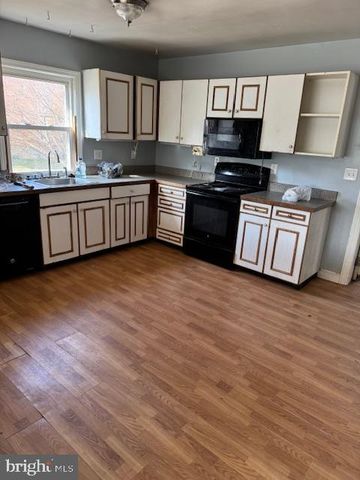 10818 1ST ST, Fairfax, VA 22030