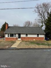 10818 1ST ST, Fairfax, VA 22030