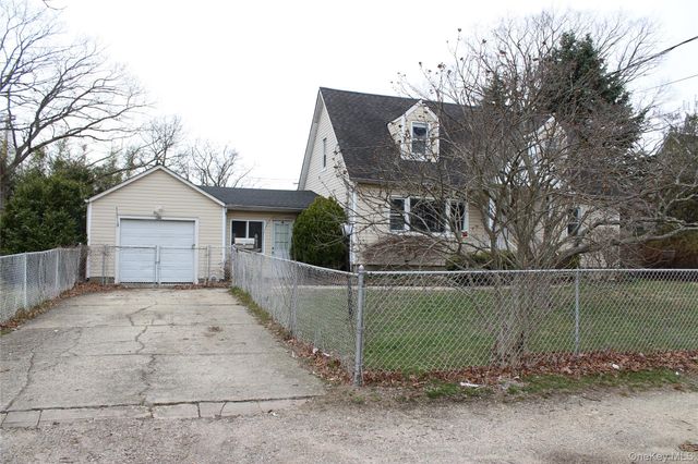 1354 Manor Lane, Bay Shore, NY 11706
