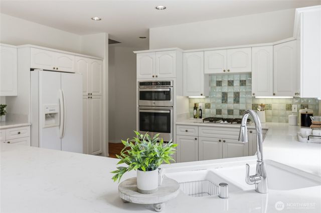 18575 Skog Court NE, Poulsbo, WA 98370