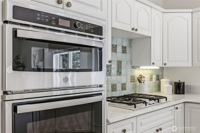 18575 Skog Court NE, Poulsbo, WA 98370