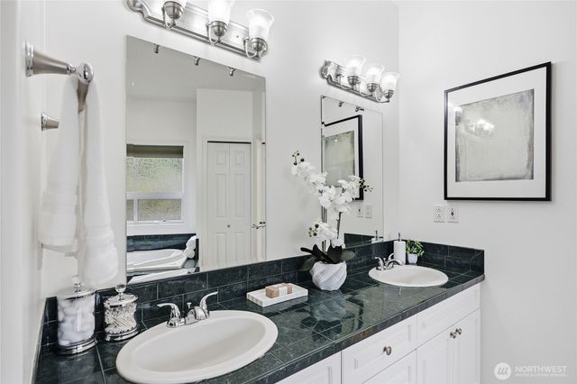 18575 Skog Court NE, Poulsbo, WA 98370