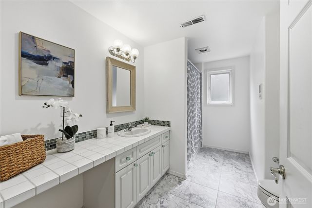 18575 Skog Court NE, Poulsbo, WA 98370