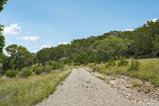 902 Saddlewood Blvd, Kerrville, TX 78028