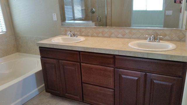 5627 W HUNTINGTON Drive, Laveen, AZ 85339