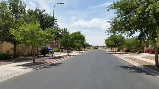 5627 W HUNTINGTON Drive, Laveen, AZ 85339