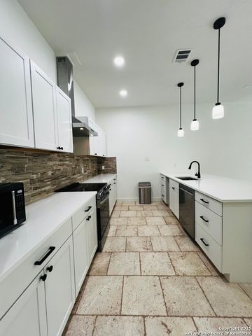 708 Taylor Dr, Horseshoe Bay, TX 78657