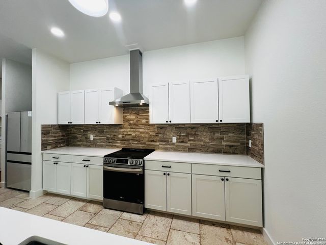 708 Taylor Dr, Horseshoe Bay, TX 78657