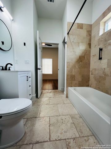 708 Taylor Dr, Horseshoe Bay, TX 78657