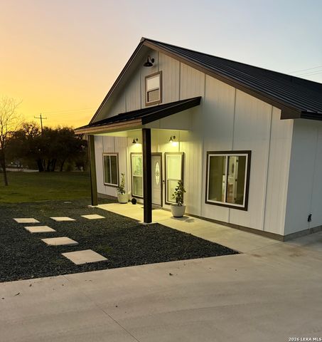 708 Taylor Dr, Horseshoe Bay, TX 78657