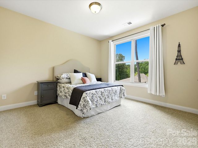 224 Kingsdown Avenue, Charlotte, NC 28270