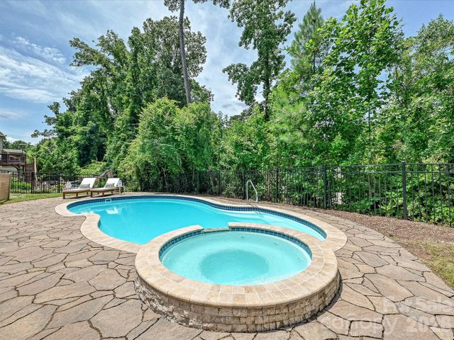 224 Kingsdown Avenue, Charlotte, NC 28270