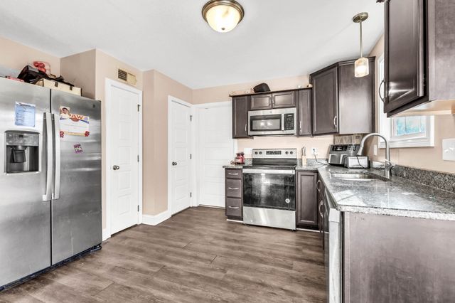 1124 Old Charlotte Trce, Clarksville, TN 37040