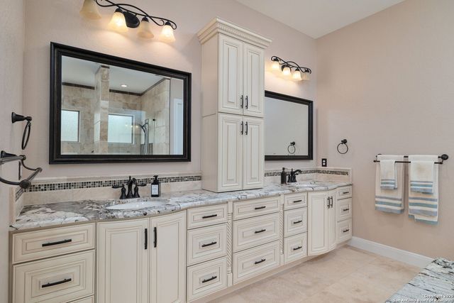 157 Paradise Hls, New Braunfels, TX 78132