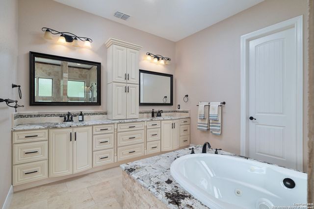 157 Paradise Hls, New Braunfels, TX 78132
