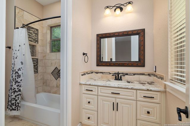 157 Paradise Hls, New Braunfels, TX 78132