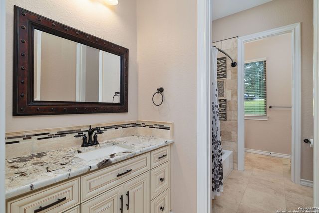 157 Paradise Hls, New Braunfels, TX 78132